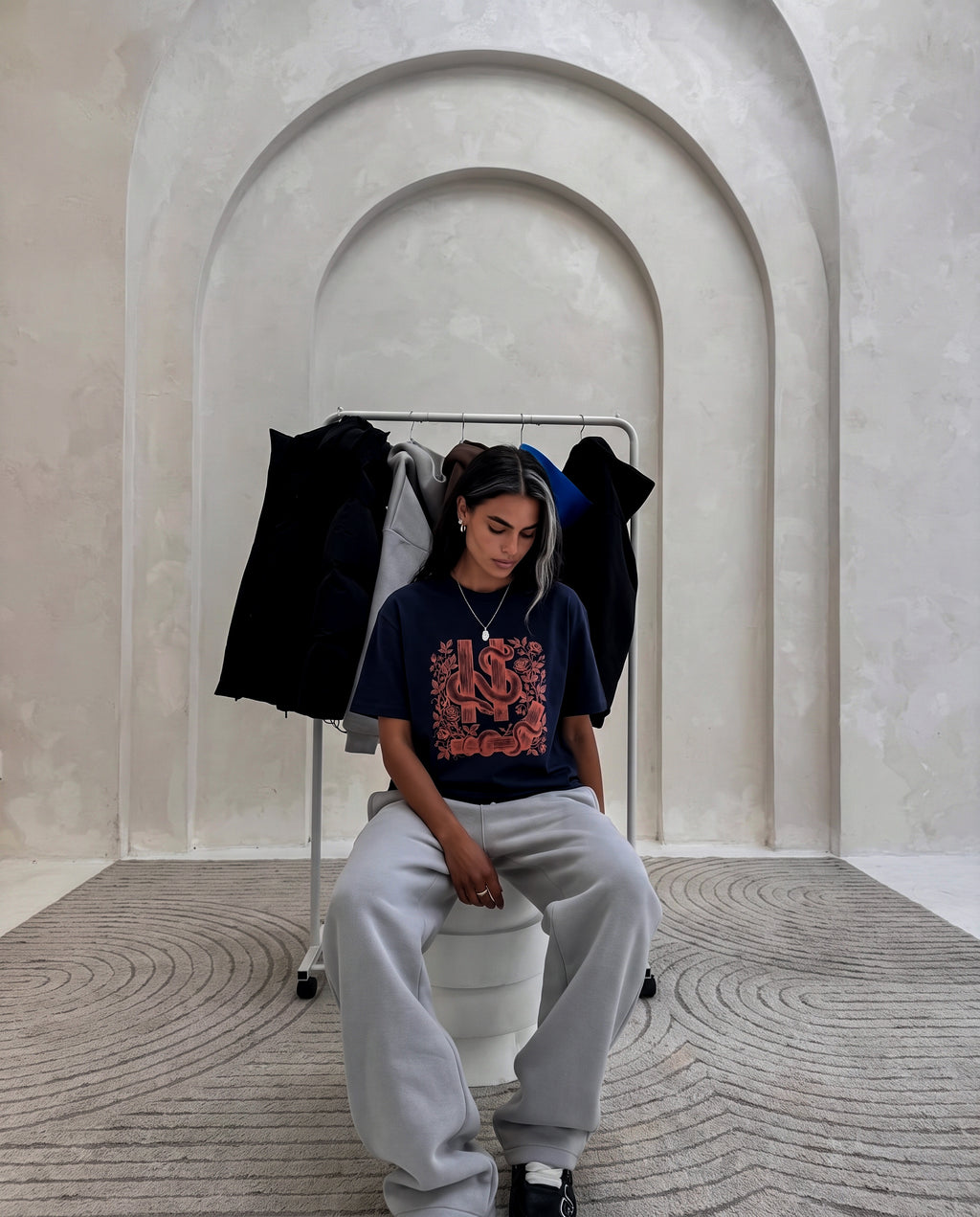 SYMBOL TEE navy — worn
