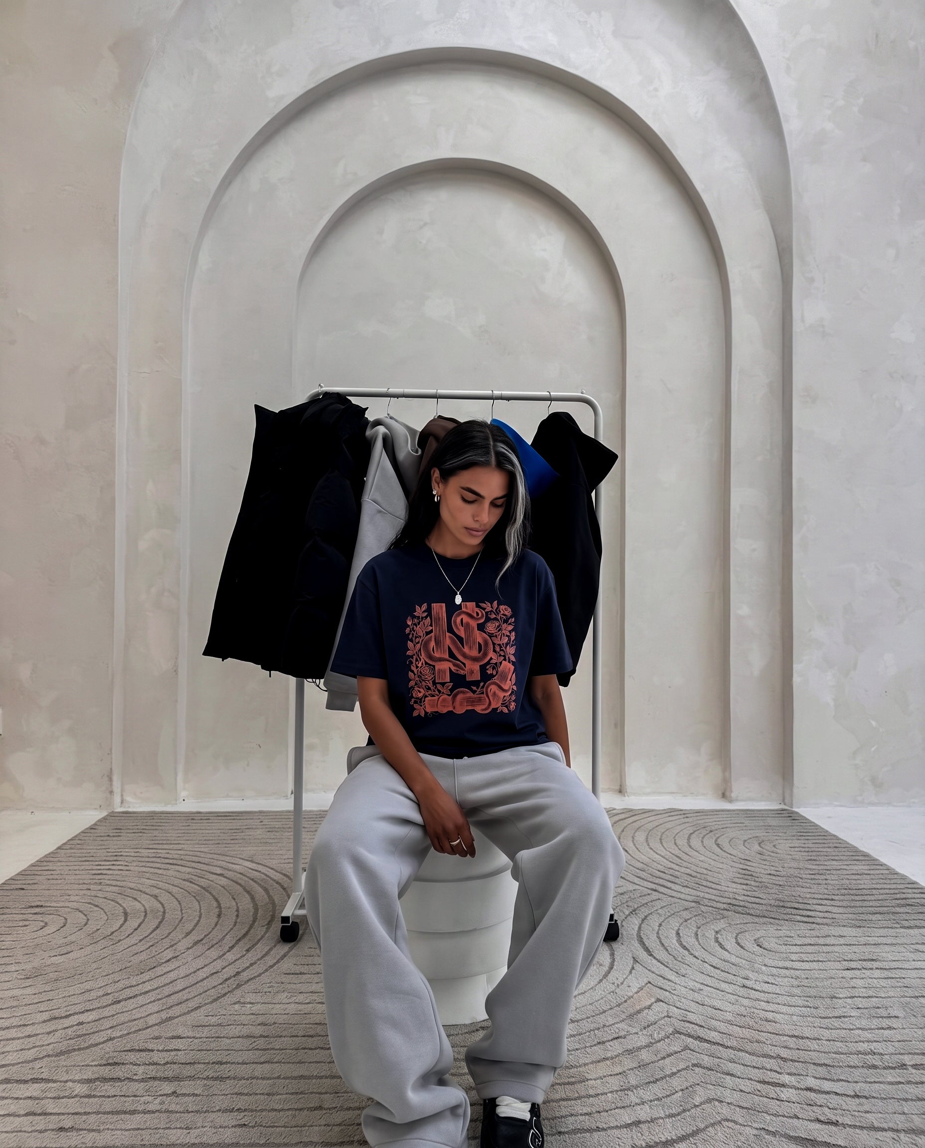 SYMBOL TEE navy — worn